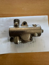 Load image into Gallery viewer, 28C32X OIL PUMP COMPLETE 3 BOLT FOR 101 SCOUT