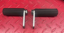 Load image into Gallery viewer, 25B46/70X PAIR FOOTREST BRACKETS CW RUBBERS
